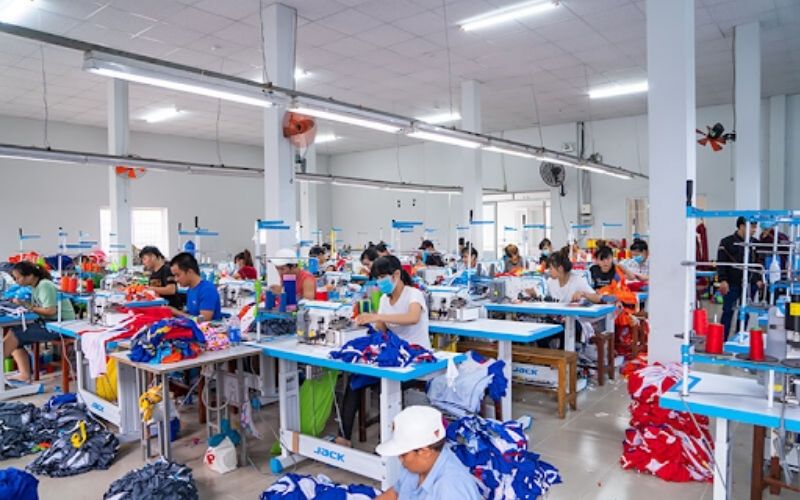 Một xưởng may áo khoác TPHCM uy tín luôn minh bạch trong hoạt động