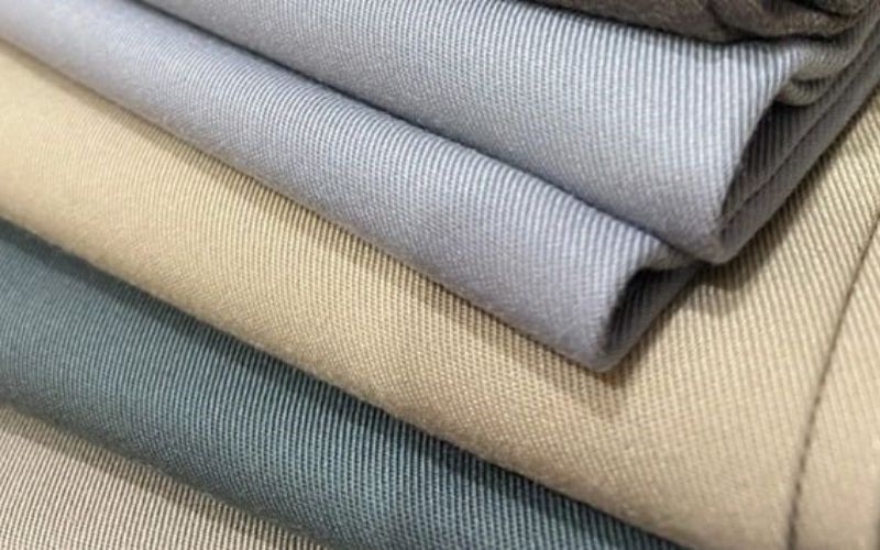 Sản phẩm thường được làm từ chất liệu vải tây hoặc kaki