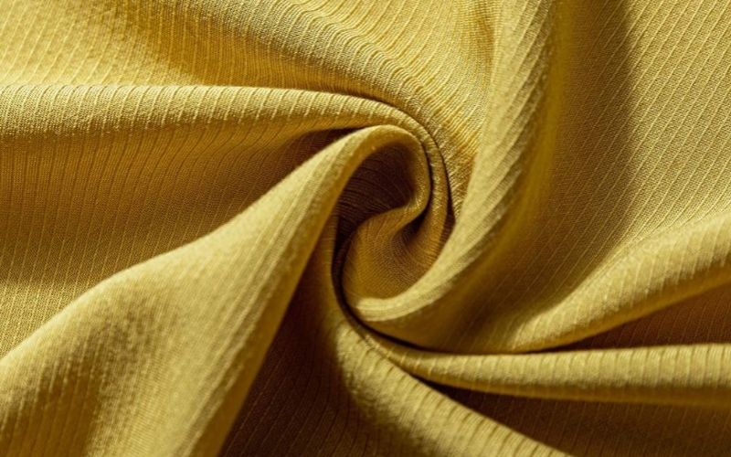 Bạn nên chọn mua áo khoác gió nam làm từ vải dù vân chéo