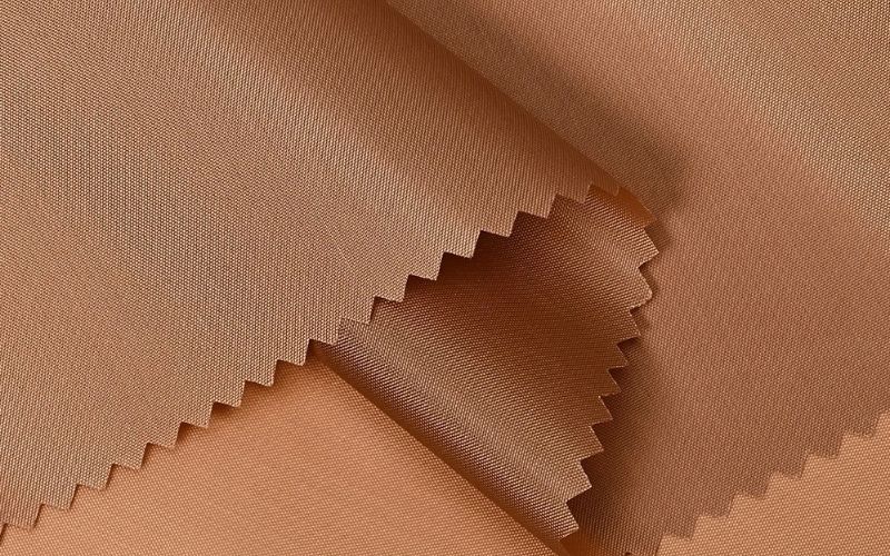 Lớp lót (lining) đóng vai trò định hình áo