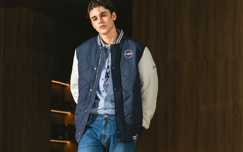 Bomber thường sử dụng khóa kim loại hoặc khóa răng cá sấu to bản