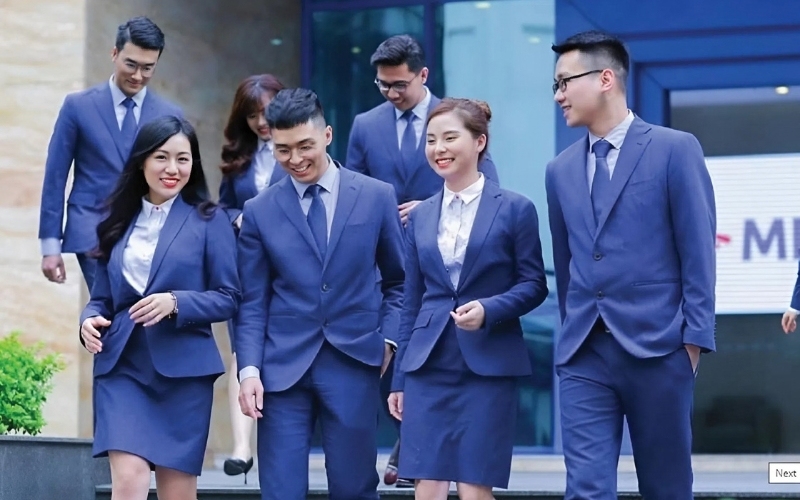 Bạn nên chọn mẫu vest đồng phục công sở có gam màu trung tính