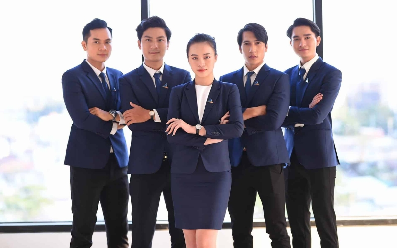 Bạn nên chọn kiểu dáng đơn giản khi may vest đồng phục công sở