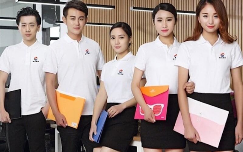 Font chữ slogan cho đến các đường nét cắt may đều cần sự nhất quán