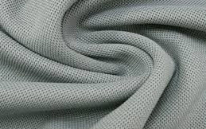 Bạn nên ưu tiên chất liệu 100% cotton để thấp hút mồ hôi tốt