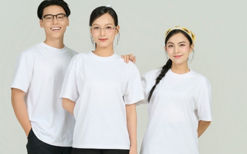Bạn nên chọn mẫu thiết kế đồng phục cổ tròn vải mè thể thao thoáng mát