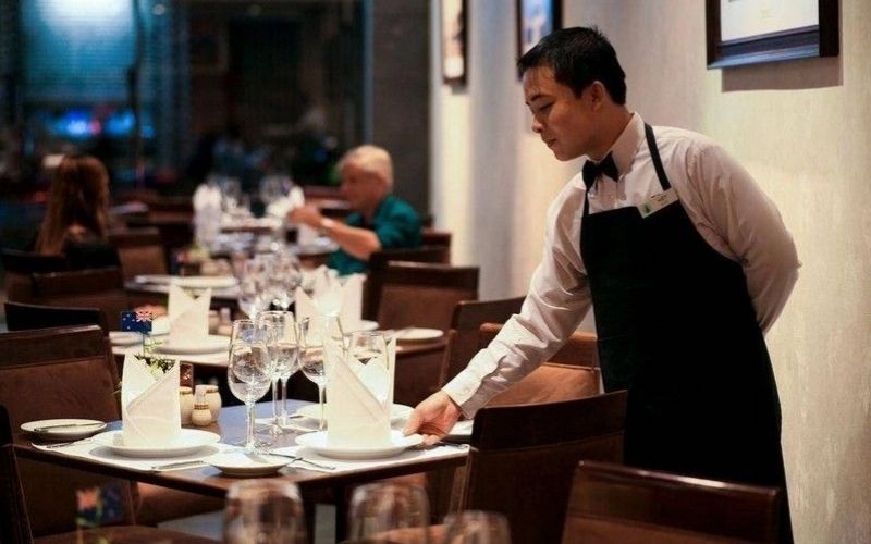 Áo thun cổ tròn hoặc cổ trụ đều mang lại độ bền cơ học cao