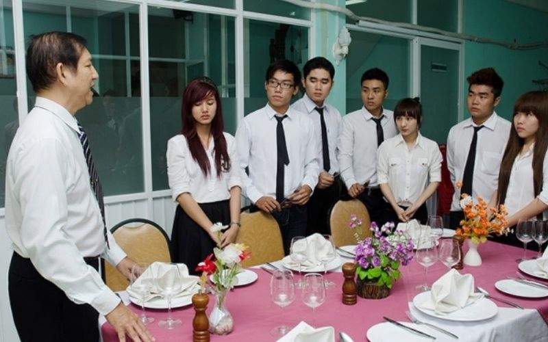 Chất liệu thường được sử dụng là vải đũi, linen thoáng mát