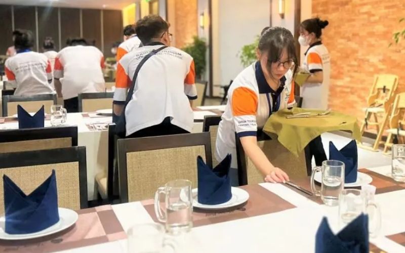 Thiết kế cần chú trọng độ cử động ở phần nách và vai để không gây cản trở thao tác