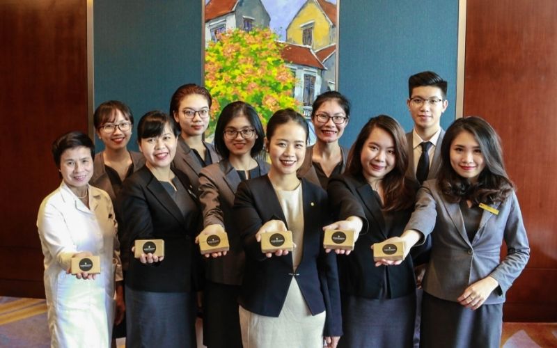 Sự lồng ghép này tạo ra cảm giác gần gũi nhưng vẫn giữ được phong thái lịch lãm