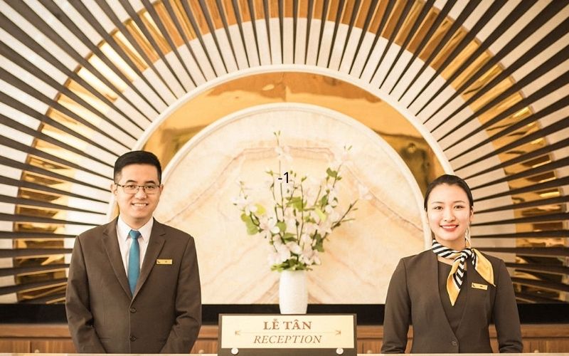 Đồng phục khách sạn Mường Thanh như một "đại sứ văn hóa"