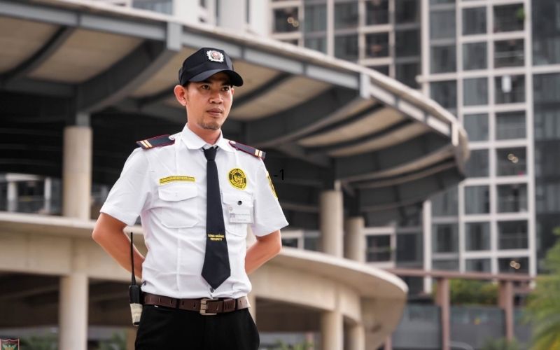 Phần vai của áo đồng phục bảo vệ cần được trang bị đỉa vai