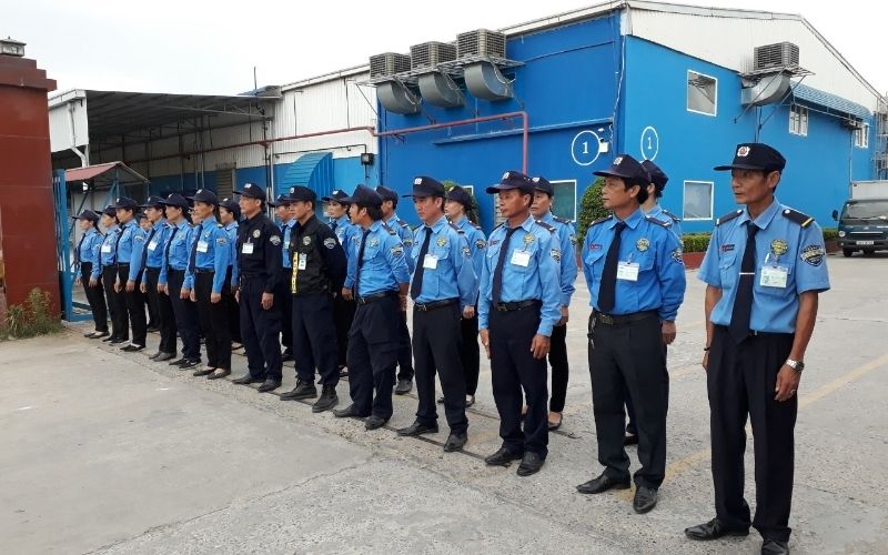 Cao ốc thường ưu tiên mẫu đồng phục bảo vệ mang hơi hướng công sở