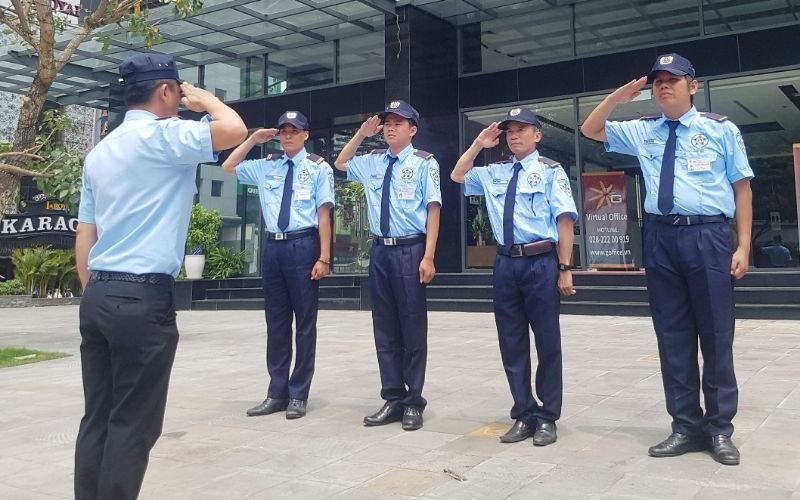 Màu sắc trang phục cần hài hòa để nhân viên tự tin khi làm việc