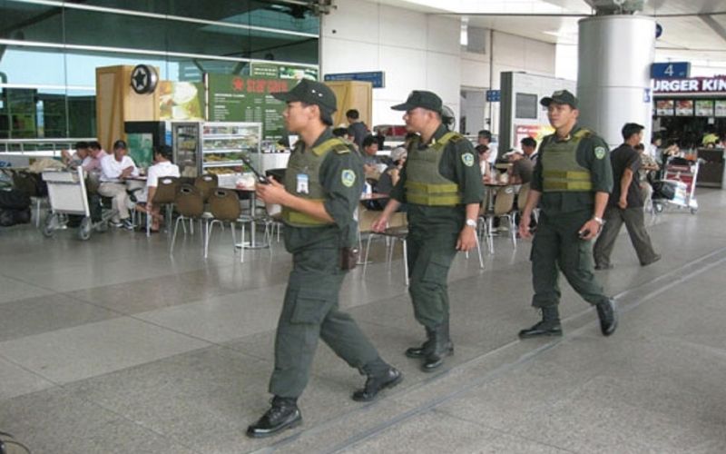Bạn nên chọn đồng phục phù hợp với số đo của mình