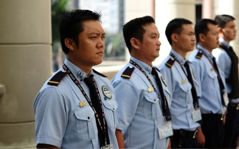 Một xưởng may đồng phục bảo vệ có quy mô lớn sẽ có giá tốt