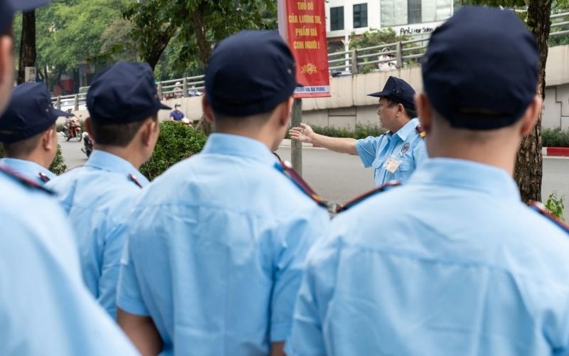 Ảnh chụp kho hàng đồng phục bảo vệ may sẵn số lượng lớn