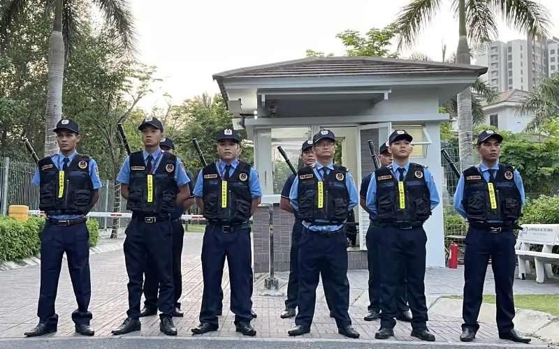 Minh họa phom dáng chuẩn của bộ đồ bảo vệ may sẵn