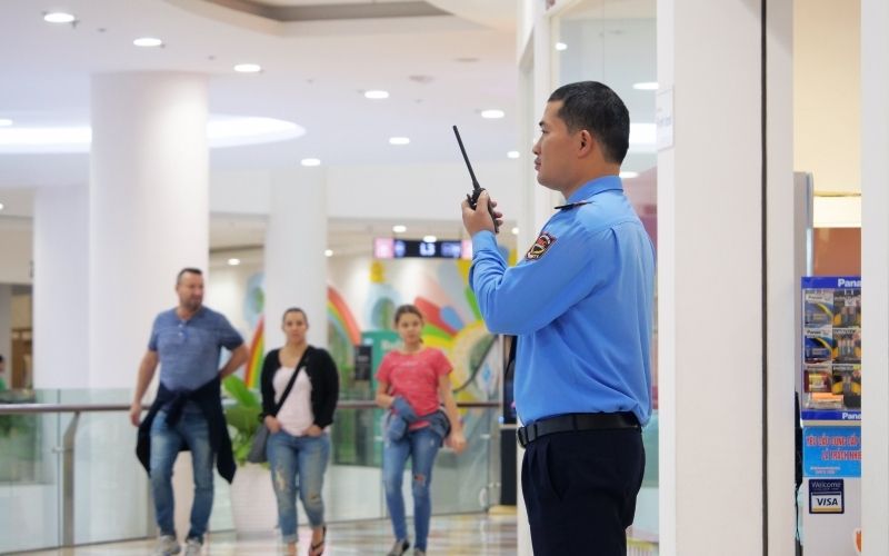 Mẫu áo khoác bảo vệ mùa đông dày dặn và uy nghiêm