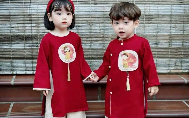 Ảnh chụp các mẫu áo dài cách tân và sơ mi cổ trụ cho bé trai