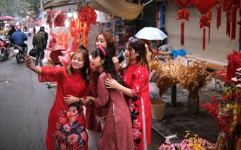 Gợi ý bảng màu sắc trang phục Tết theo ngũ hành bản mệnh