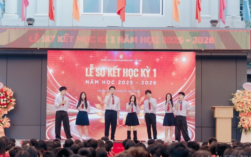 Việc mặc đồng phục giúp học sinh trường THPT Nguyễn Bỉnh Khiêm Hà Nội thêm gắn kết
