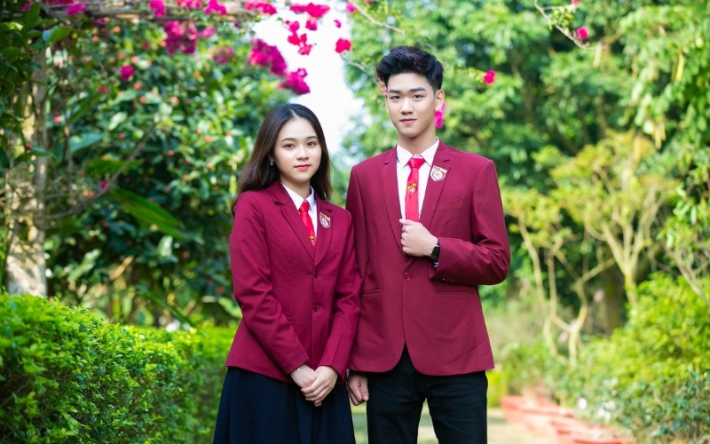 Đồng phục trường THPT Nguyễn Bỉnh Khiêm Hà Nội mặc trong các buổi lễ trang trọng