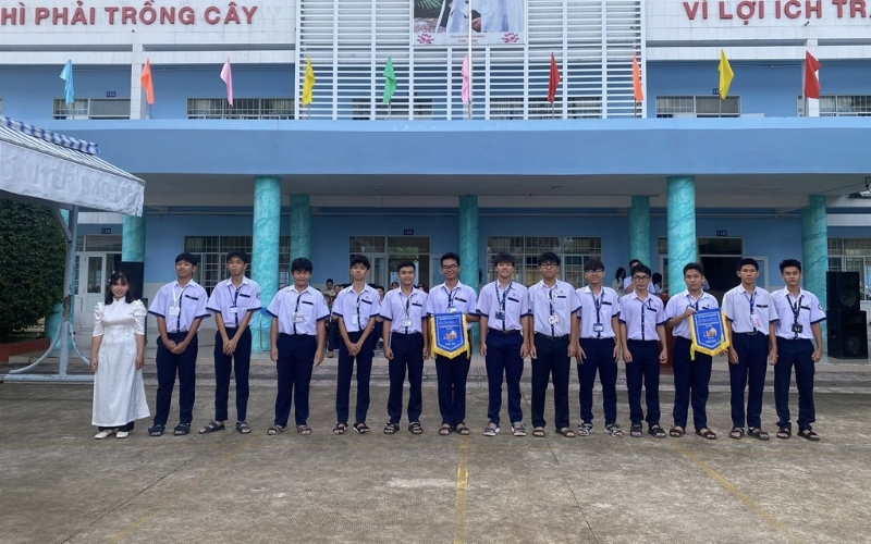 Học sinh cần giữa tác phong chỉn chu khi mặc đồng phục trường chuyên Bạc Liêu