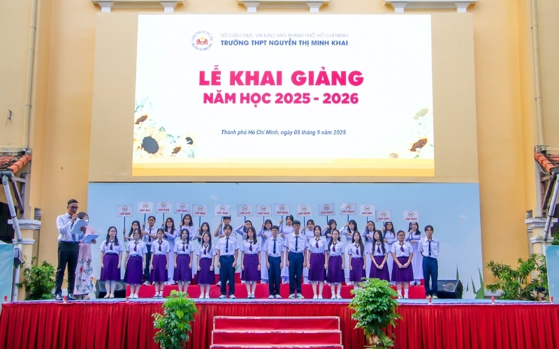Học sinh cần giữ tác phong lịch sử khi mặc đồng phục trường Nguyễn Thị Minh Khai