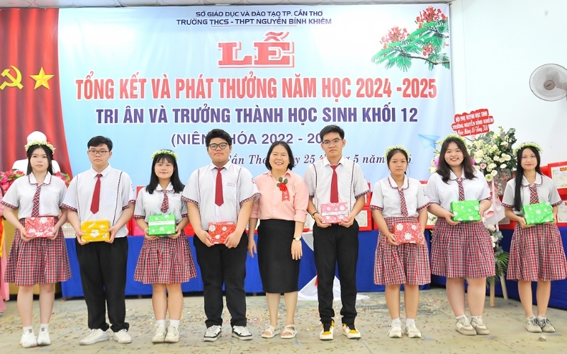 Đồng phục trường Nguyễn Bỉnh Khiêm Cần Thơ chính khóa