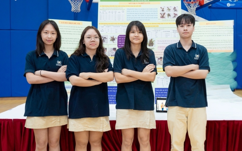 Đồng phục trường Vinschool chính khóa gồm áo polo tay ngắn
