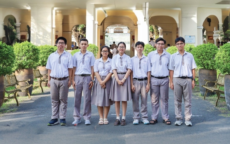 Đồng phục trường Lê Hồng Phong chính khóa mới nhất
