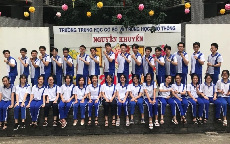 Học sinh mặc đồng phục trường Nguyễn Khuyến Bình Dương tạo nên sự đồng bộ, kỉ luật