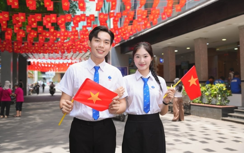 Đồng phục trường đại học Công Thương có thiết kế trẻ trung và thanh lịch