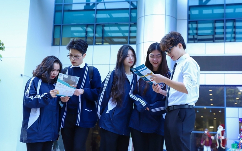 Đồng phục đại học Kinh tế Quốc dân mang đậm chất trẻ trung