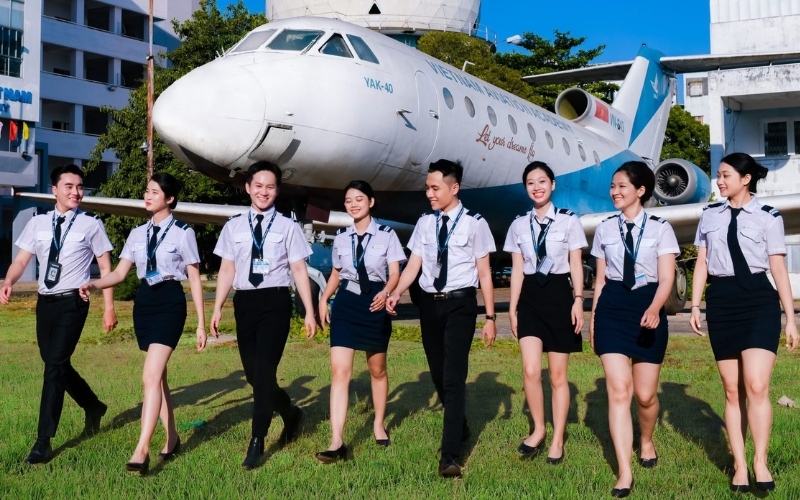 Đồng phục VAA có thiết kế giống trang phục của phi công và tiếp viên hàng không