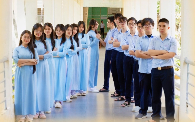 Học sinh cần giữ tác phong chỉn chu khi mặc đồng phục trường Lê Quý Đôn