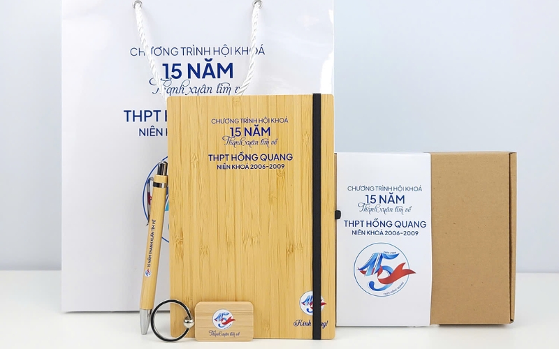 Việc chuẩn bị quà tặng cho lễ kỷ niệm ngày ra trường mang nhiều ý nghĩa