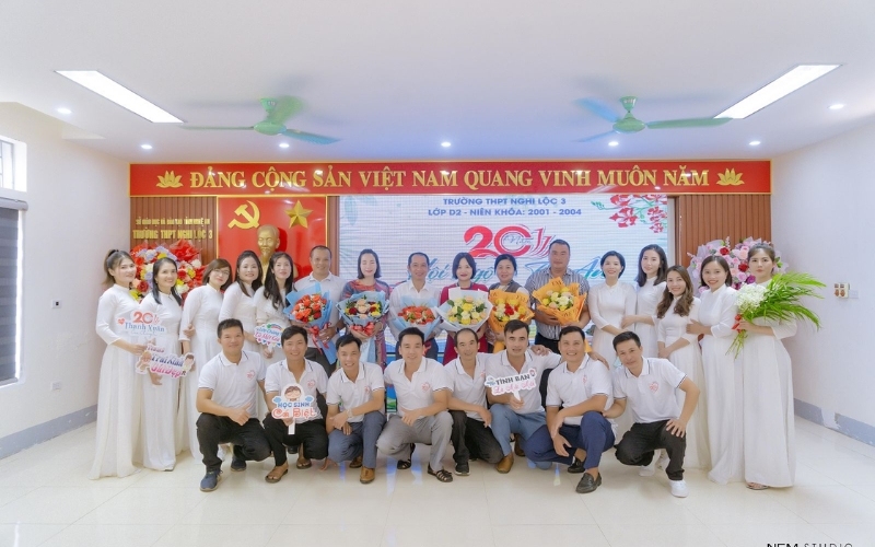 Ngày 20 năm ra trường là dịp gặp lại những người bạn cũ và thầy cô