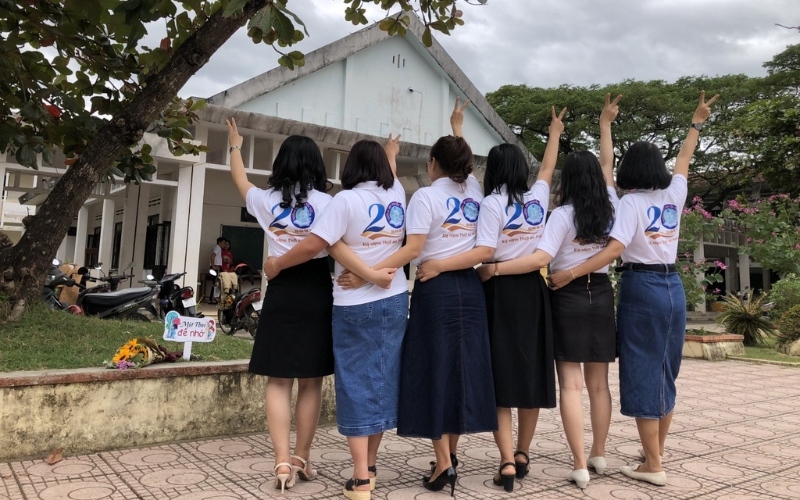 Bạn có thể in logo kỷ niệm 20 năm ra trường ở sau lưng áo