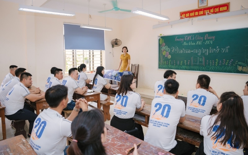 Thống nhất mẫu thiết kế đồng phục là việc cần làm khi chuẩn bị cho chương trình họp lớp