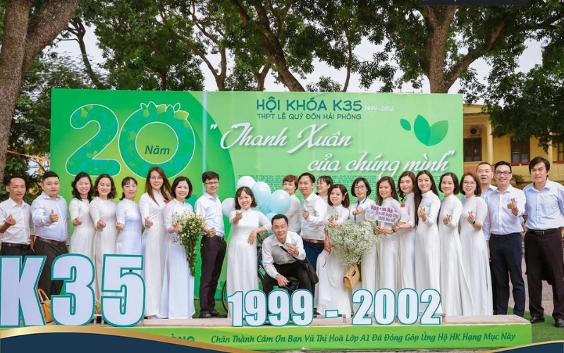 Bạn cần chốt thời gian và địa điểm khi lên kế hoạch họp lớp kỷ niệm 20 năm ra trường