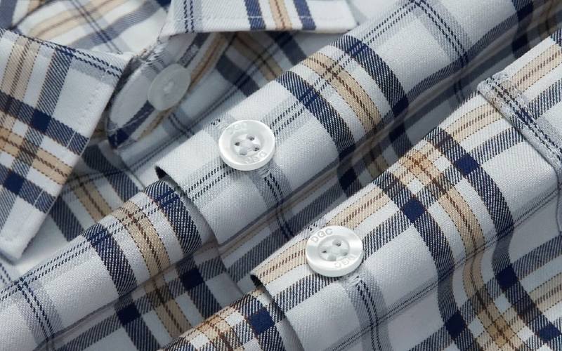 Áo sơ mi vải bamboo có về mặt nhẵn mịn và bóng nhẹ