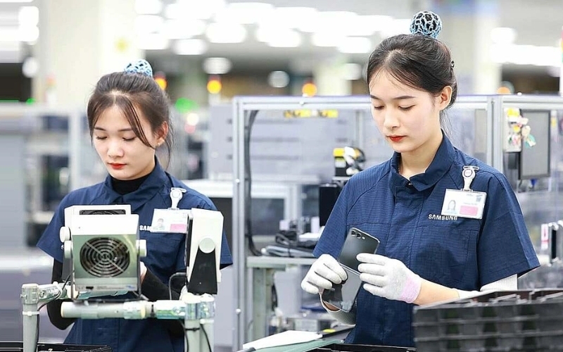 Đồng phục công ty samsung có thiết kế tối giản