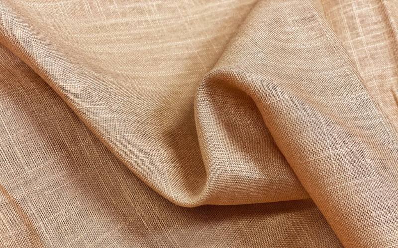 Bề mặt vải linen xước có những vân xước dọc ngang đan xen